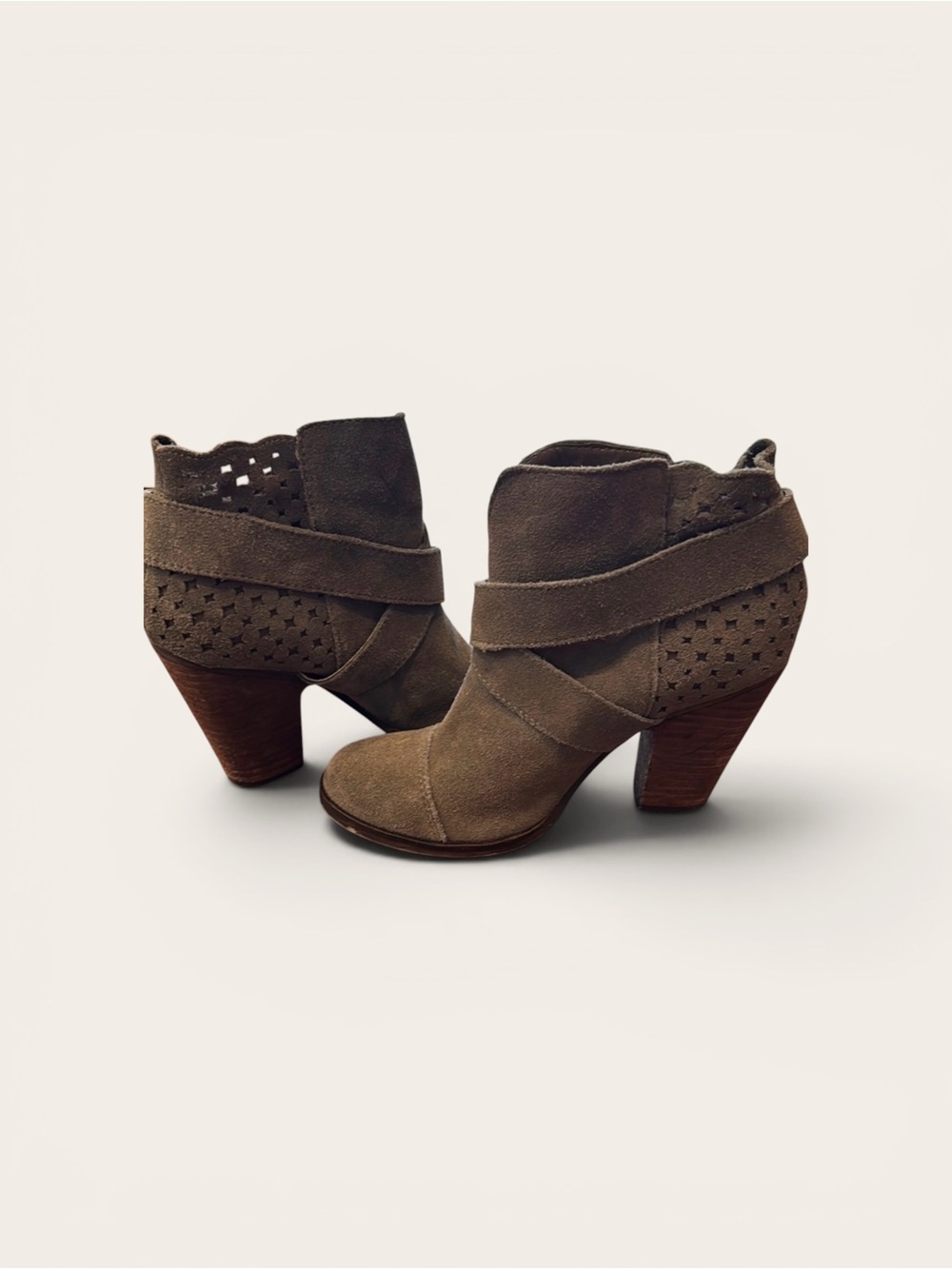 Betsey Johnson Neeto Suede Lazer Cut Buckle Side Stacked Heel Bootie Gray Size 6
